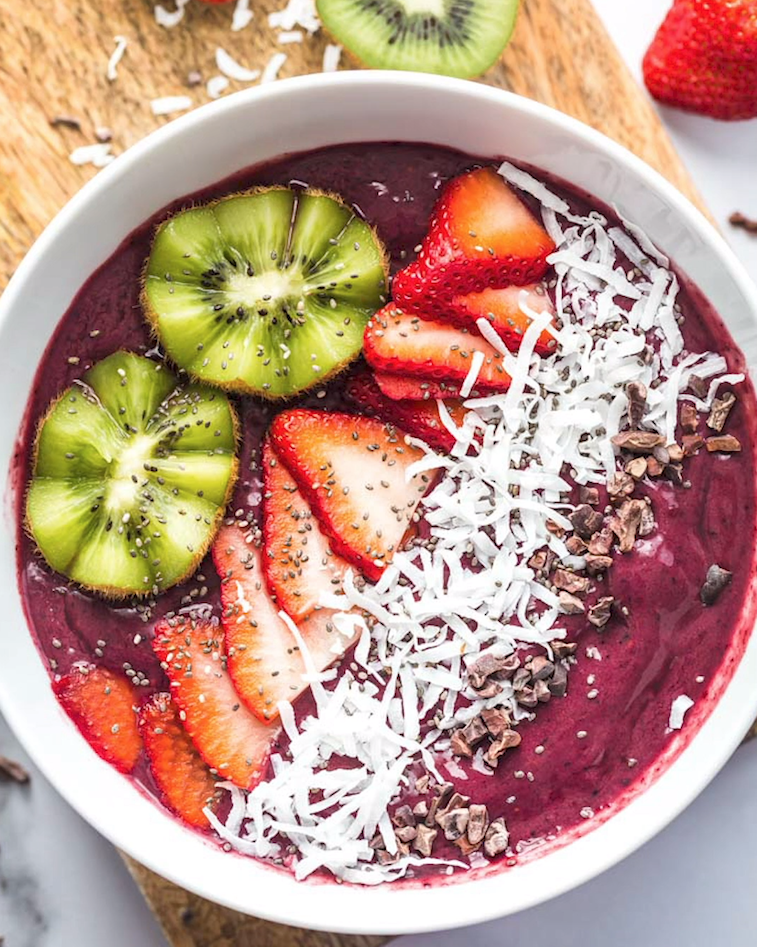 Kiwi, fresas y frutas rojas