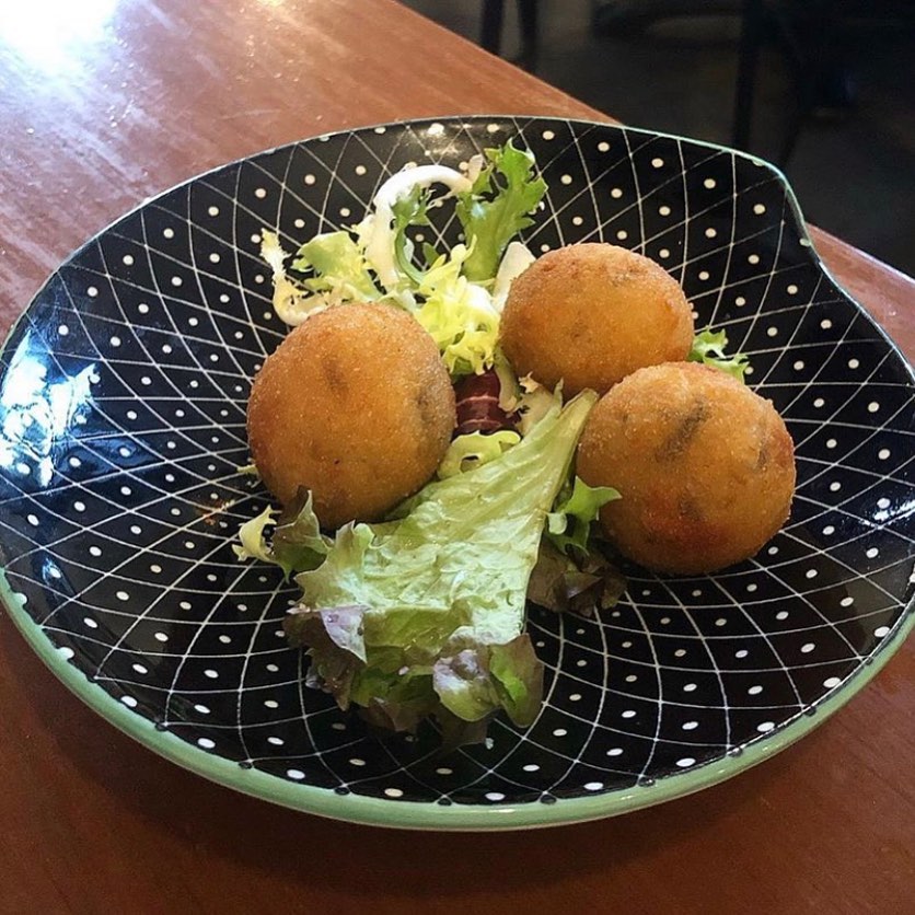 Croquetas con acompañamiento, de Plato Plató.