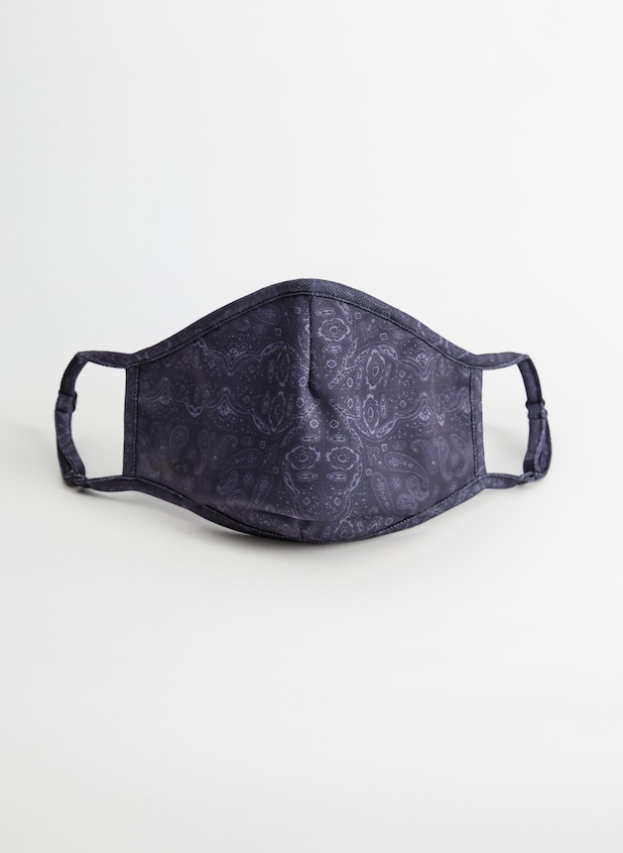 Mascarilla reutilizable estampada de Mango en tres colores a elegir.