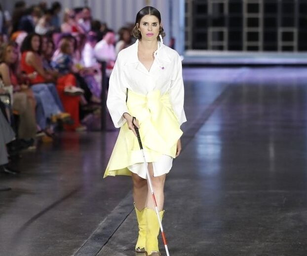 Mireia Mendoza: La modelo que lucha por dar visibilidad a la sordoceguera