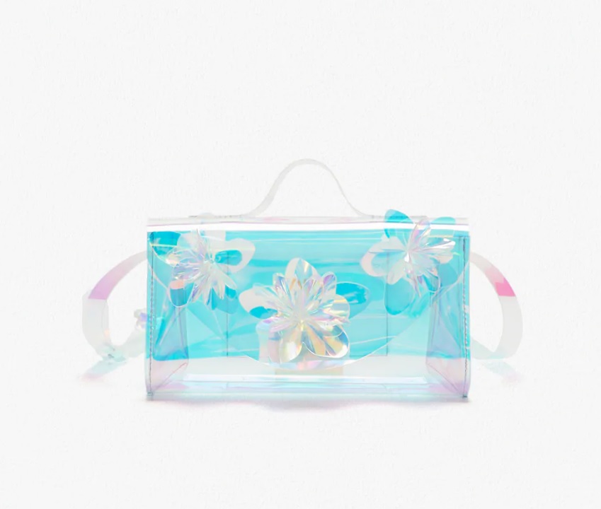 Bolso pequeño con flores iridiscentes de Zara.