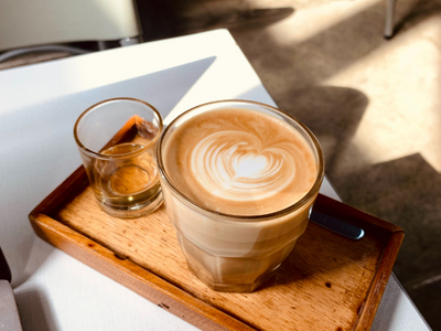 cuatro cafeterías muy chic parisinas