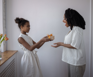 Día de la madre, regalos y planes para sorprenderla