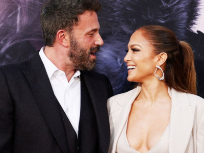 Jennifer López y Ben Affleck derrochan amor en la alfombra del preestreno de The Mother Jennifer López y Ben Affleck derrochan amor en la alfombra del preestreno de The Mother