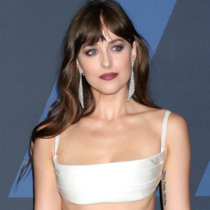Dakota Johnson, espectacular con el look más minimalista y elegante