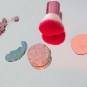 Aprende a limpiar tus brochas de maquillaje de forma muy sencilla