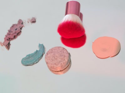 Aprende a limpiar tus brochas de maquillaje de forma muy sencilla