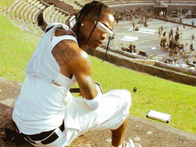 Travis Scott se convierte en Casteller por unos instantes en su nuevo videoclip