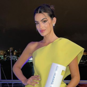 Marta Lozano no duda: Dice "sí" a los looks en color amarillo