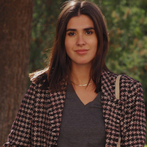 Mery Turiel presume de espalda con un increíble vestido en sus vacaciones por Cádiz