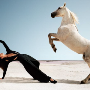 Stella McCartney lanza sus bolsos de lujo veganos de la mano de Kendall Jenner