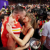 Taylor Swift y Travis Kelce protagonizan el momento más viral de la Super Bowl