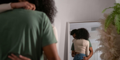 Destacada Into the glow (52) "Abrázame cuando..." Señales de que alguien no está bien