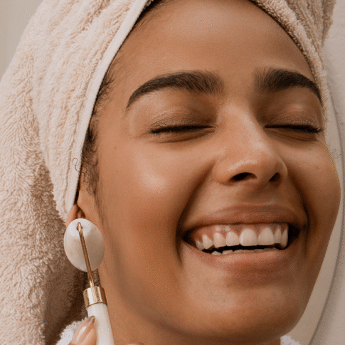 Destacada pequeña portada exterior – Into the Glow